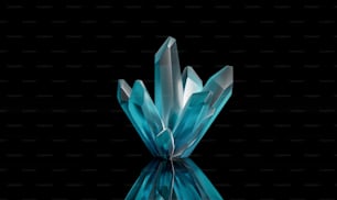 une sculpture en cristal bleu posée sur une table