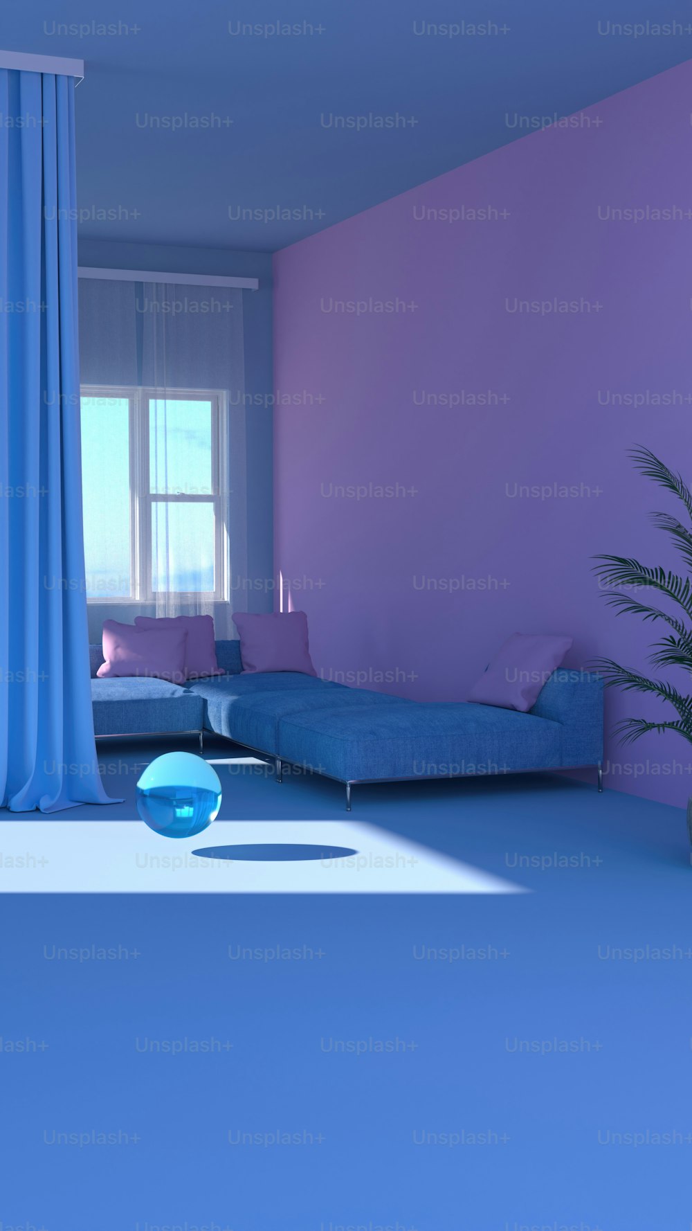 una sala de estar con un sofá azul y paredes púrpuras