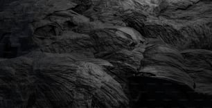 Una foto en blanco y negro de algunas rocas