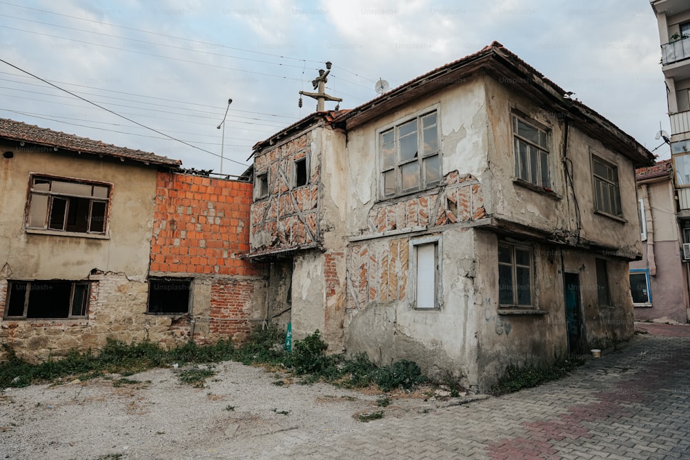 an old run down building with graffiti on it