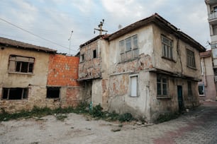 an old run down building with graffiti on it