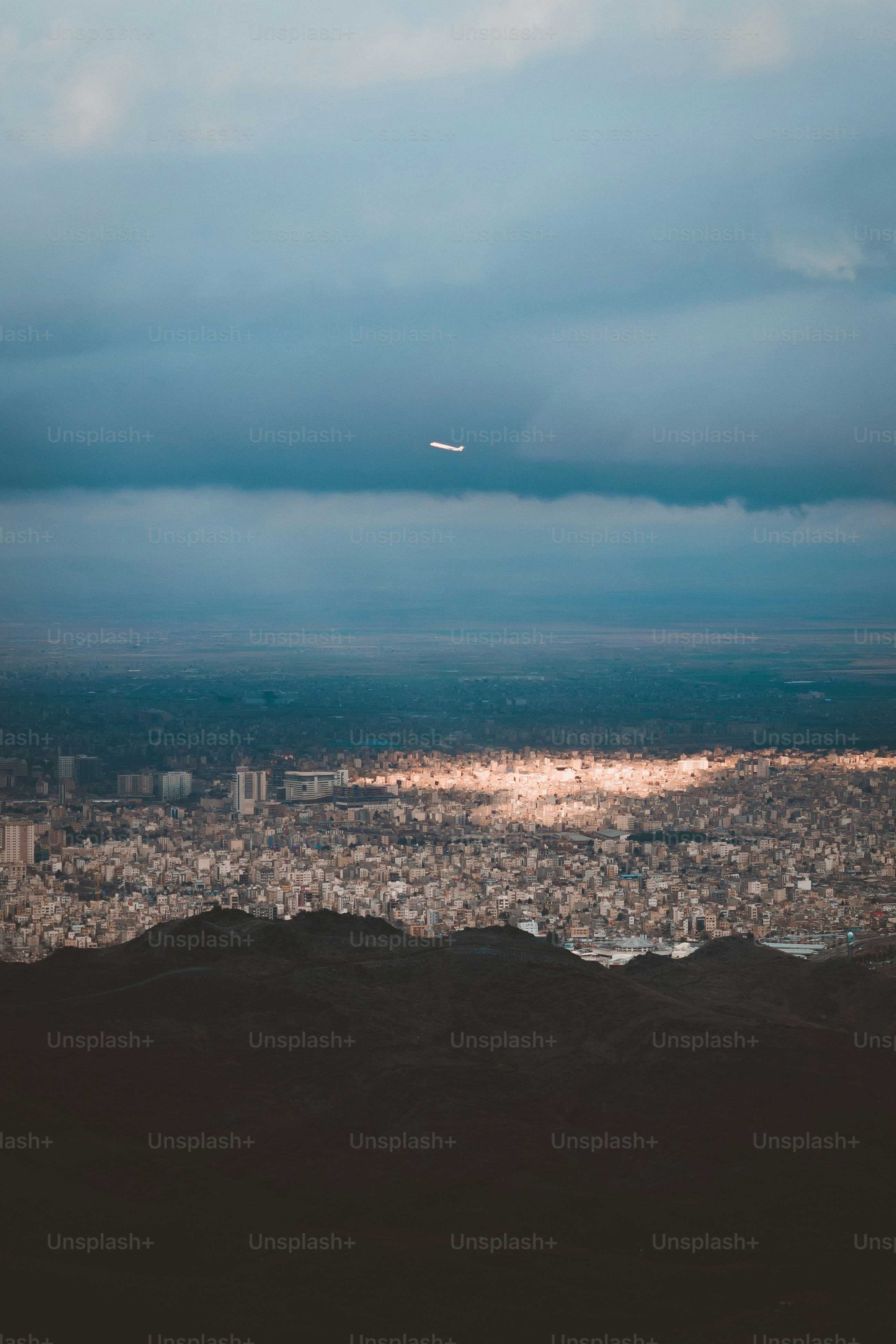 Cityscape from Mashhad, Iran Downtown at sunset Mashhad is located in a valley between two mountain ranges, the valley of the Kashaf River. As with many cities located in intermontane valleys, access to underground aquifers is through a series of canals (qanāt) drilled downward into the slopes of the mountains. The metropolitan area is subject to earthquakes, and seismic activity in outlying areas, such as Qāyen in 1997 and Bam in 2008, has also been recorded in Mashhad.