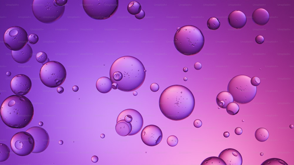 um monte de bolhas de água em um fundo roxo e rosa