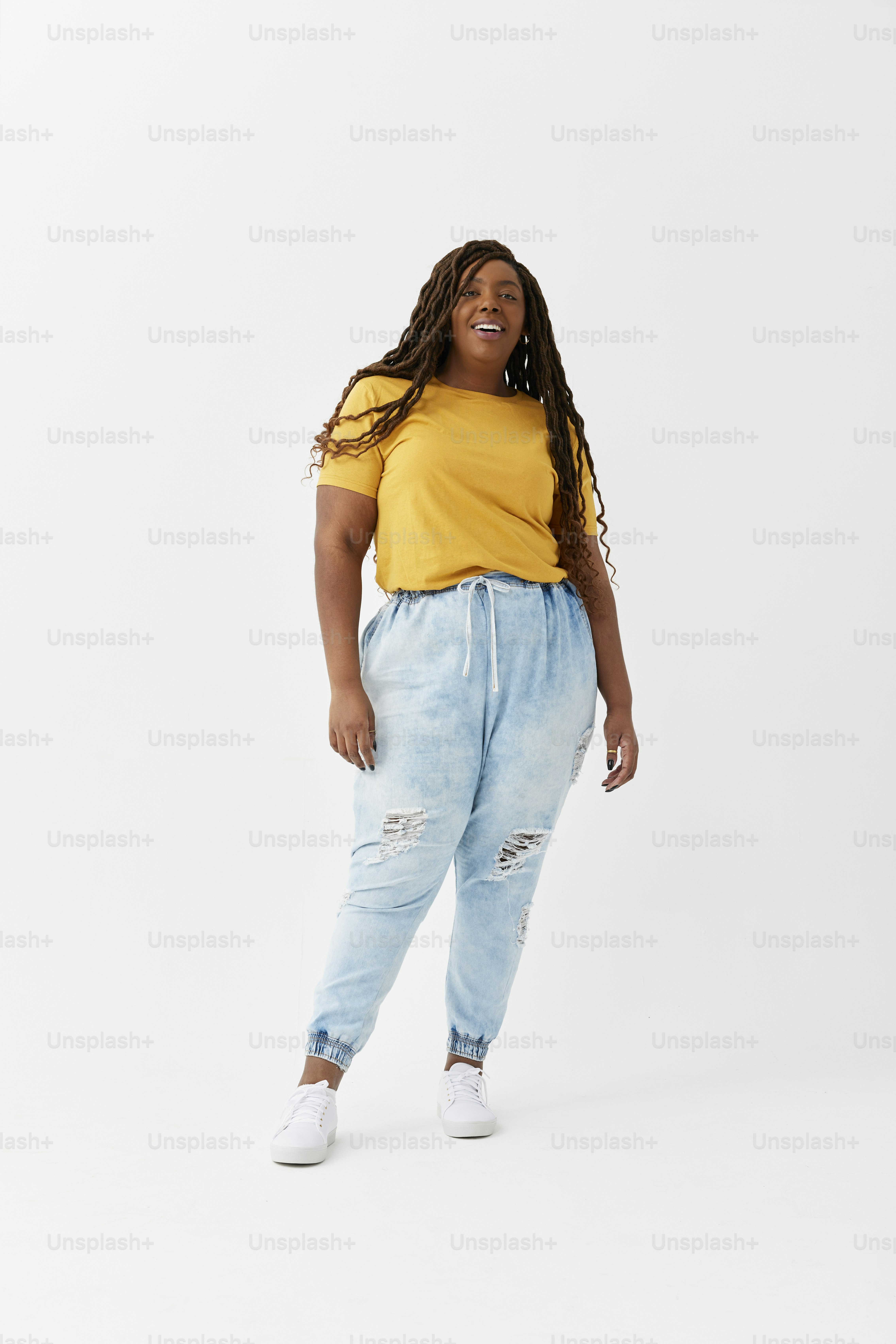 A woman in a yellow shirt and ripped jeans photo – Girl Image on Unsplash