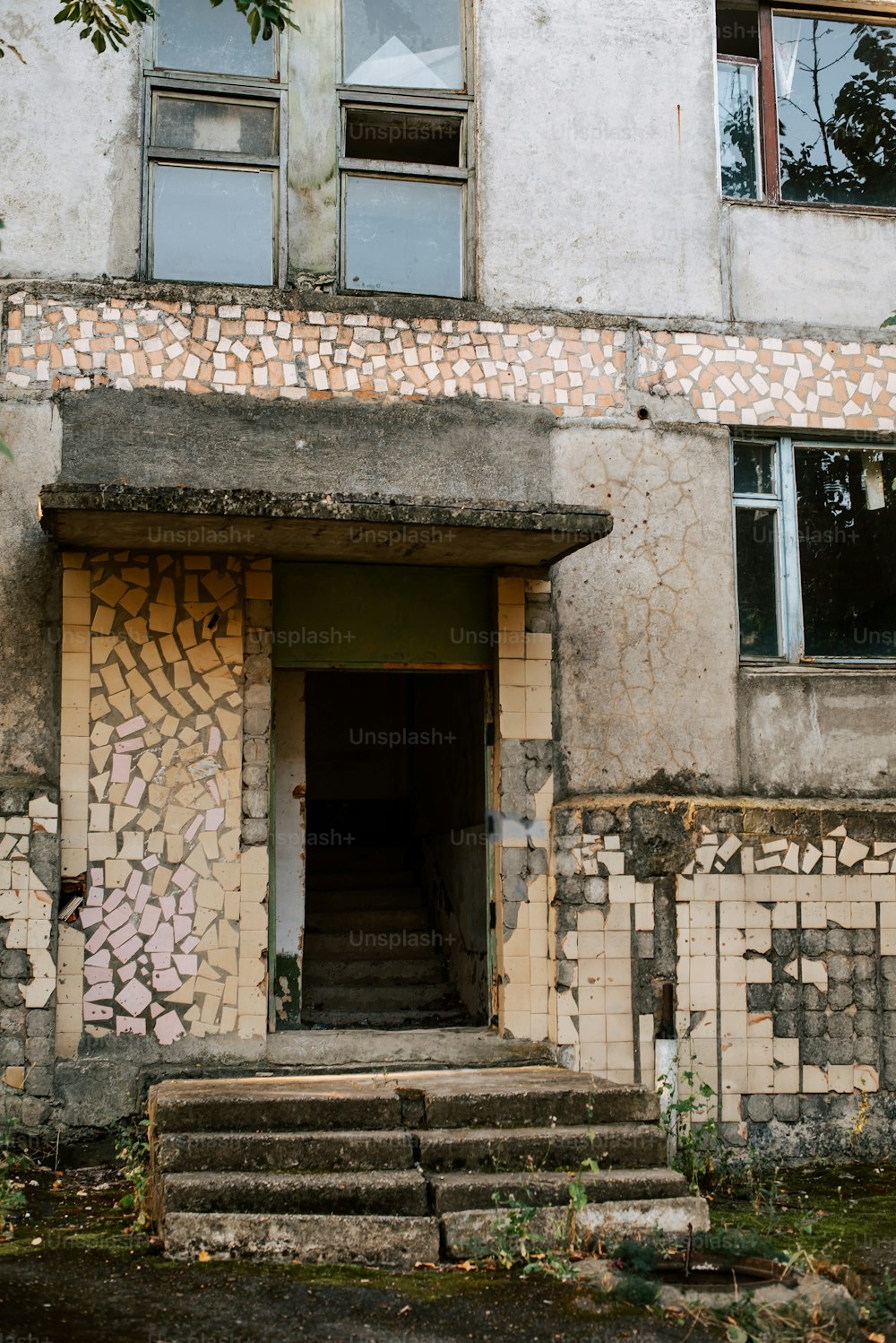 a very old building with a bunch of windows