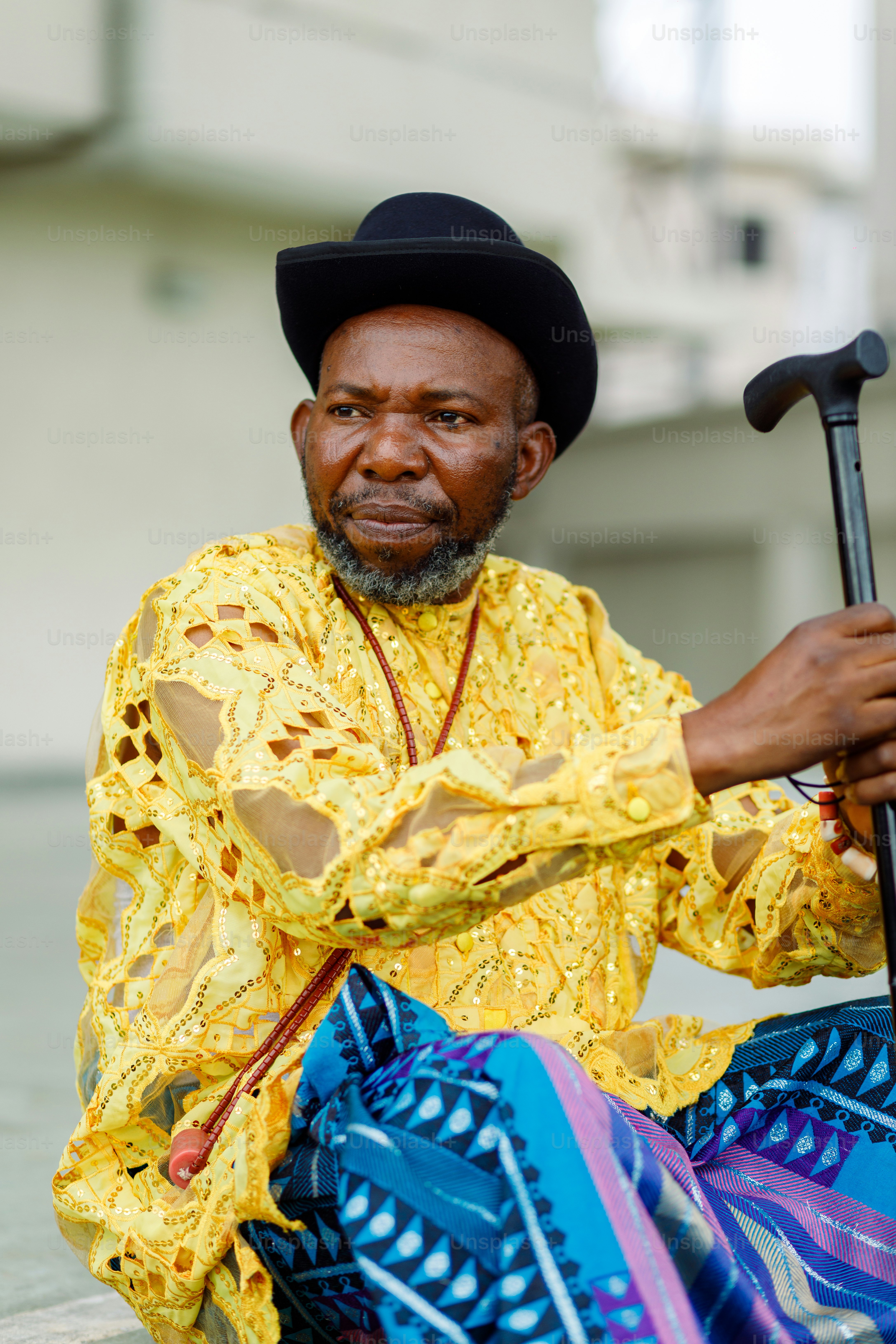 A man sitting on a step with a cane photo – Old man Image on Unsplash
