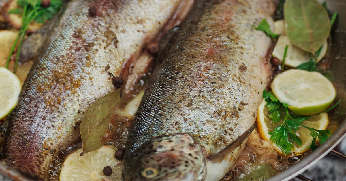 2 Cooked Fish Two fish are cooking in a pan on a grill photo – Fish Image on Unsplash