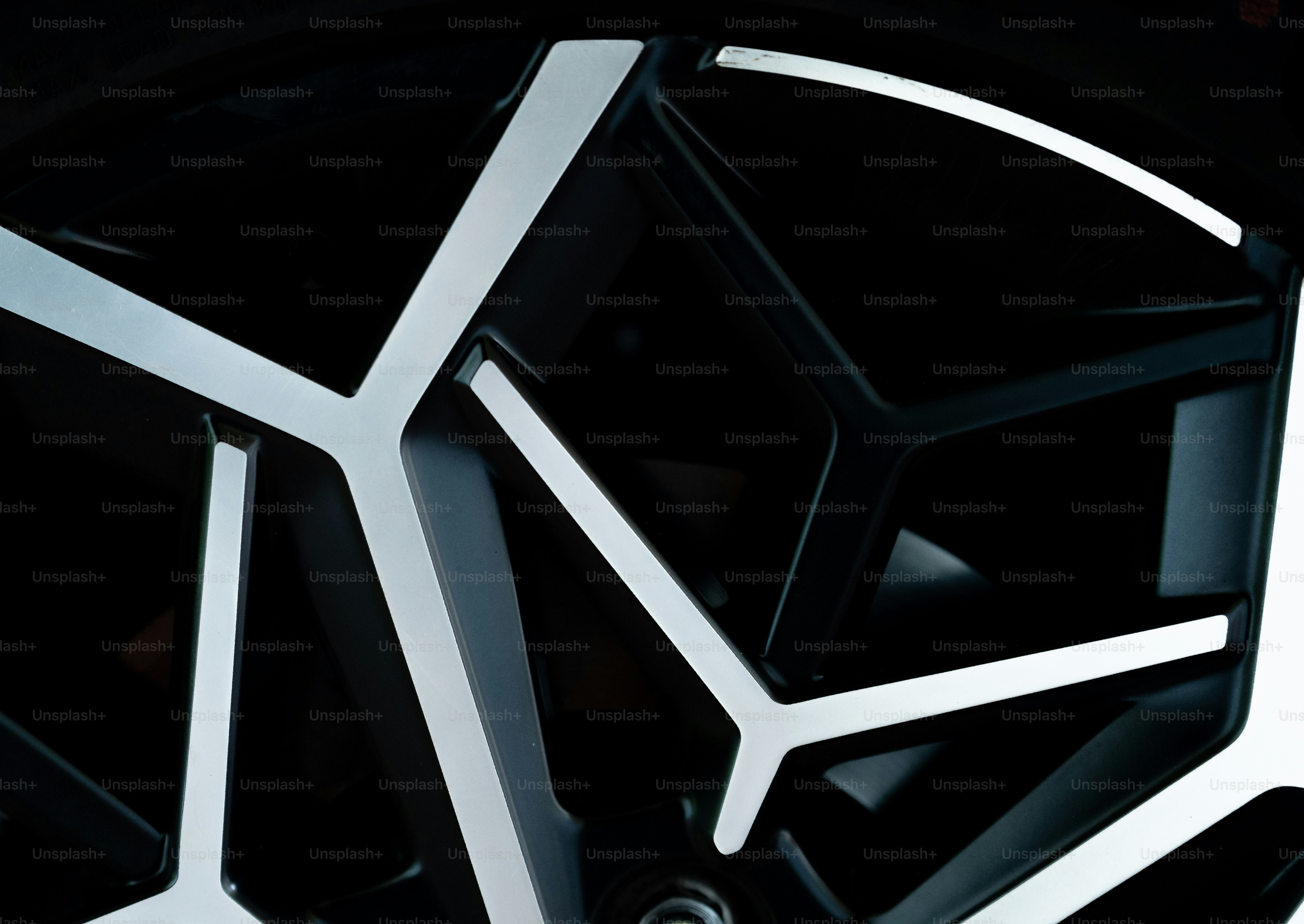 gros plan d’un pneu sur un véhicule