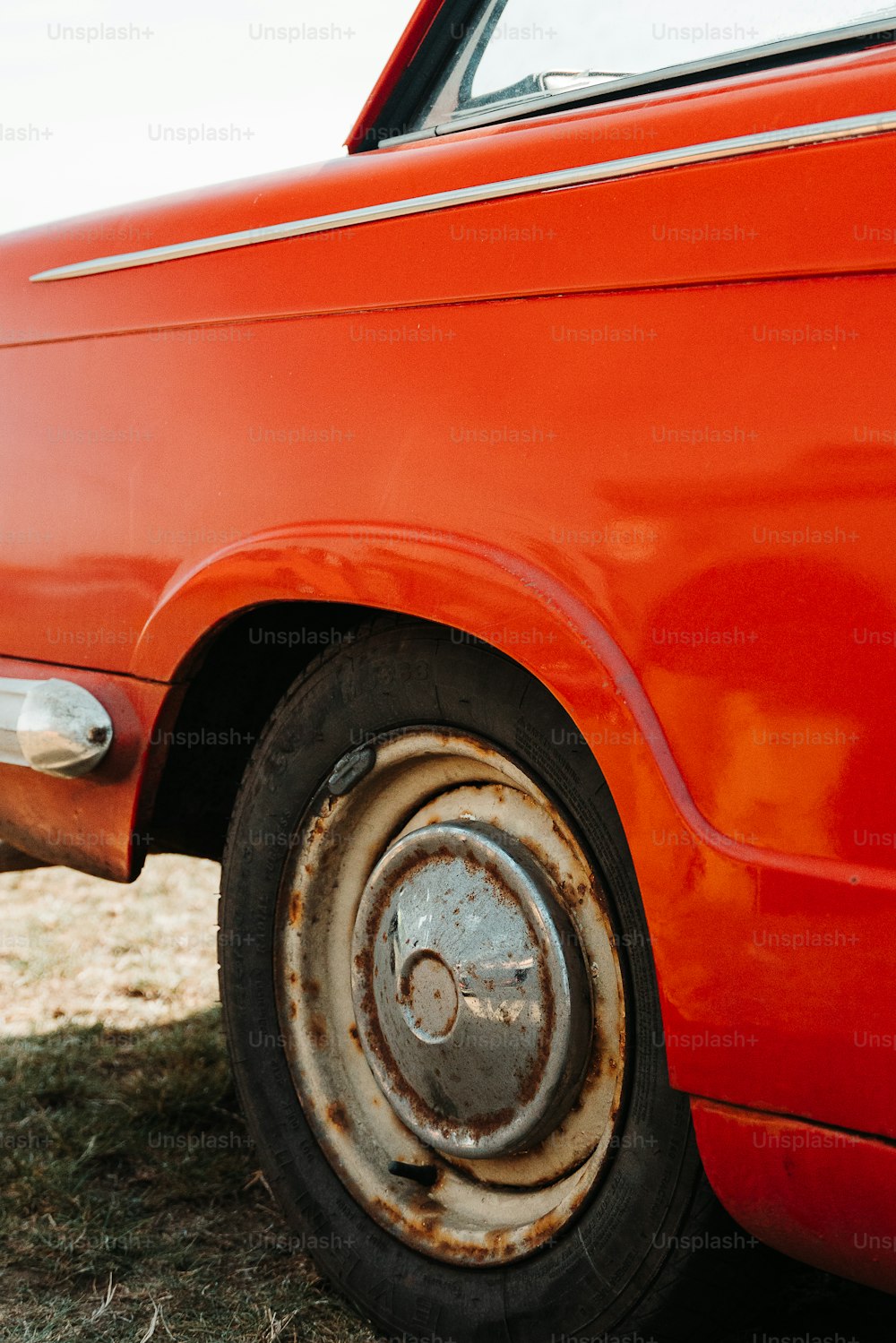 Opel emblem on vehicle hood photo – Free Rust Image on Unsplash