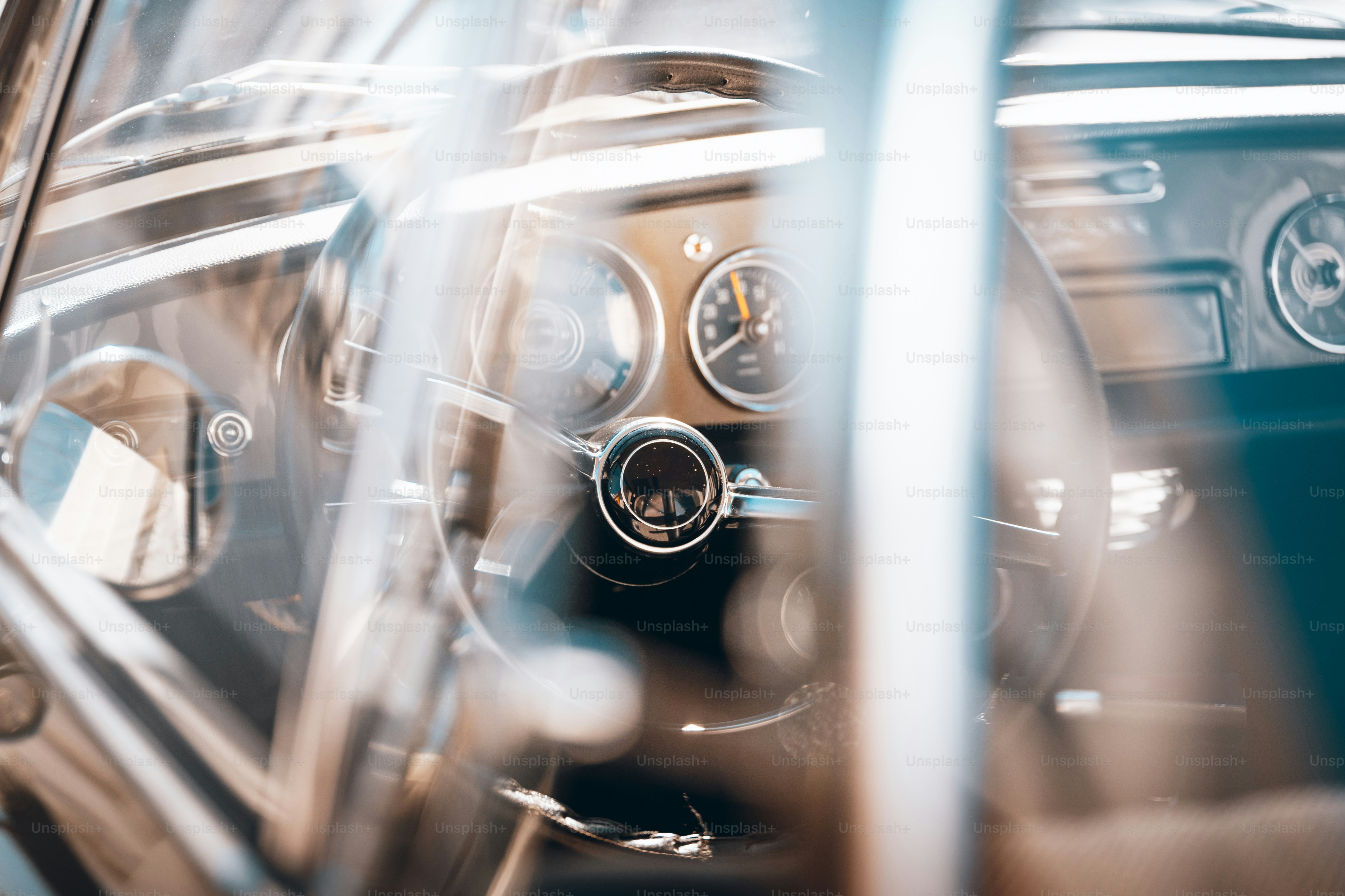 un gros plan du tableau de bord d’une voiture