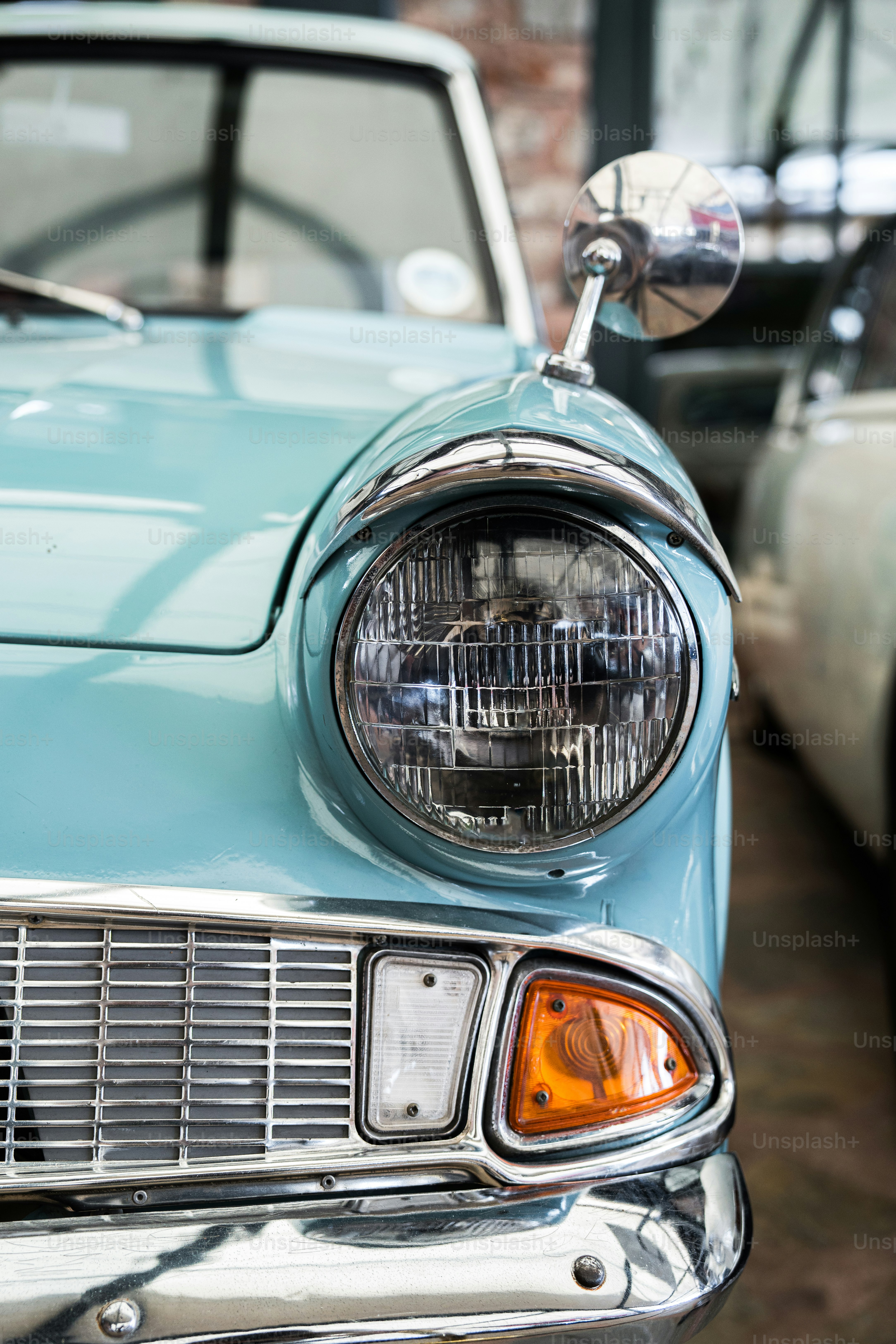 파란 차 앞의 클로즈업