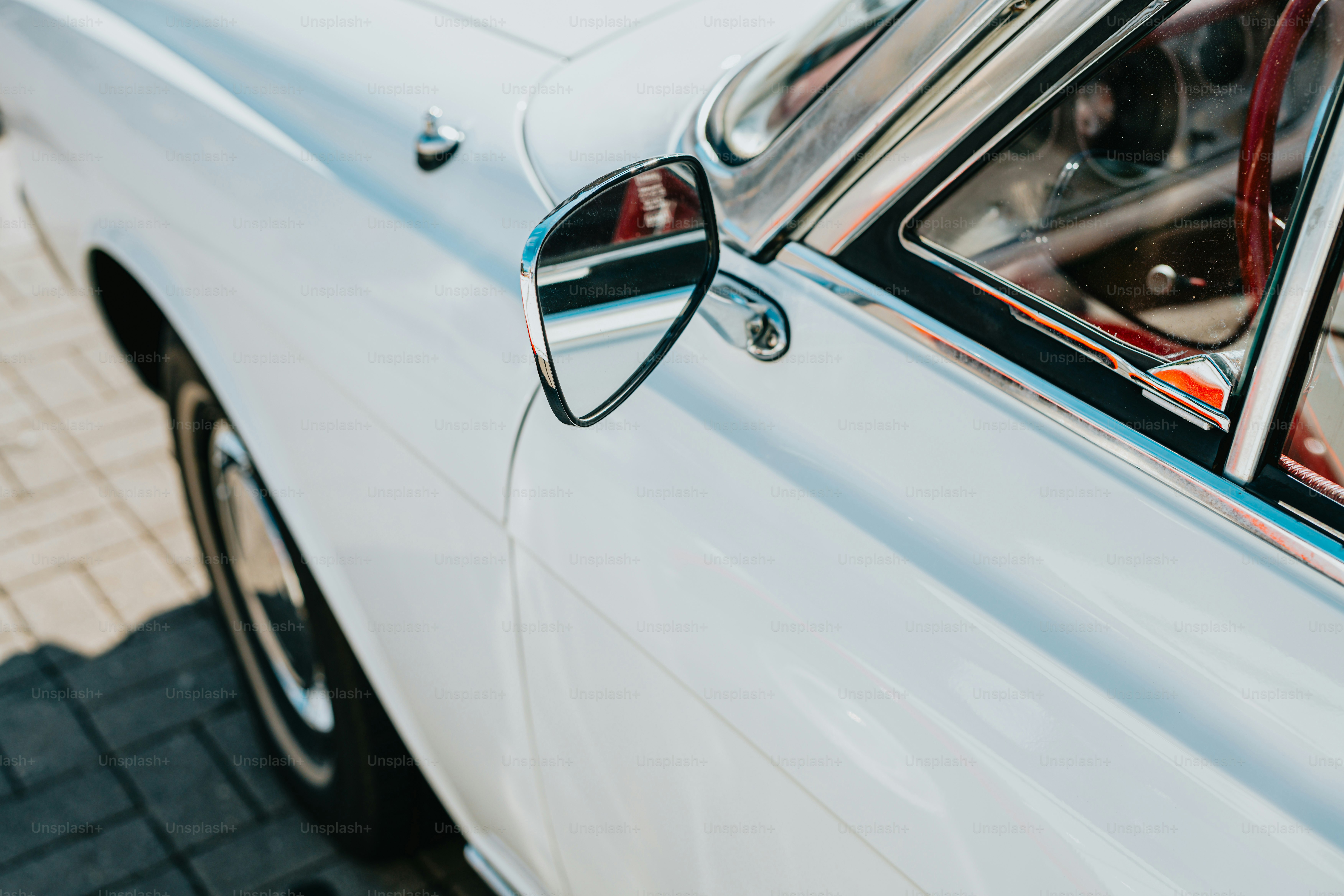 Gros plan d’une poignée de porte de voiture sur une voiture