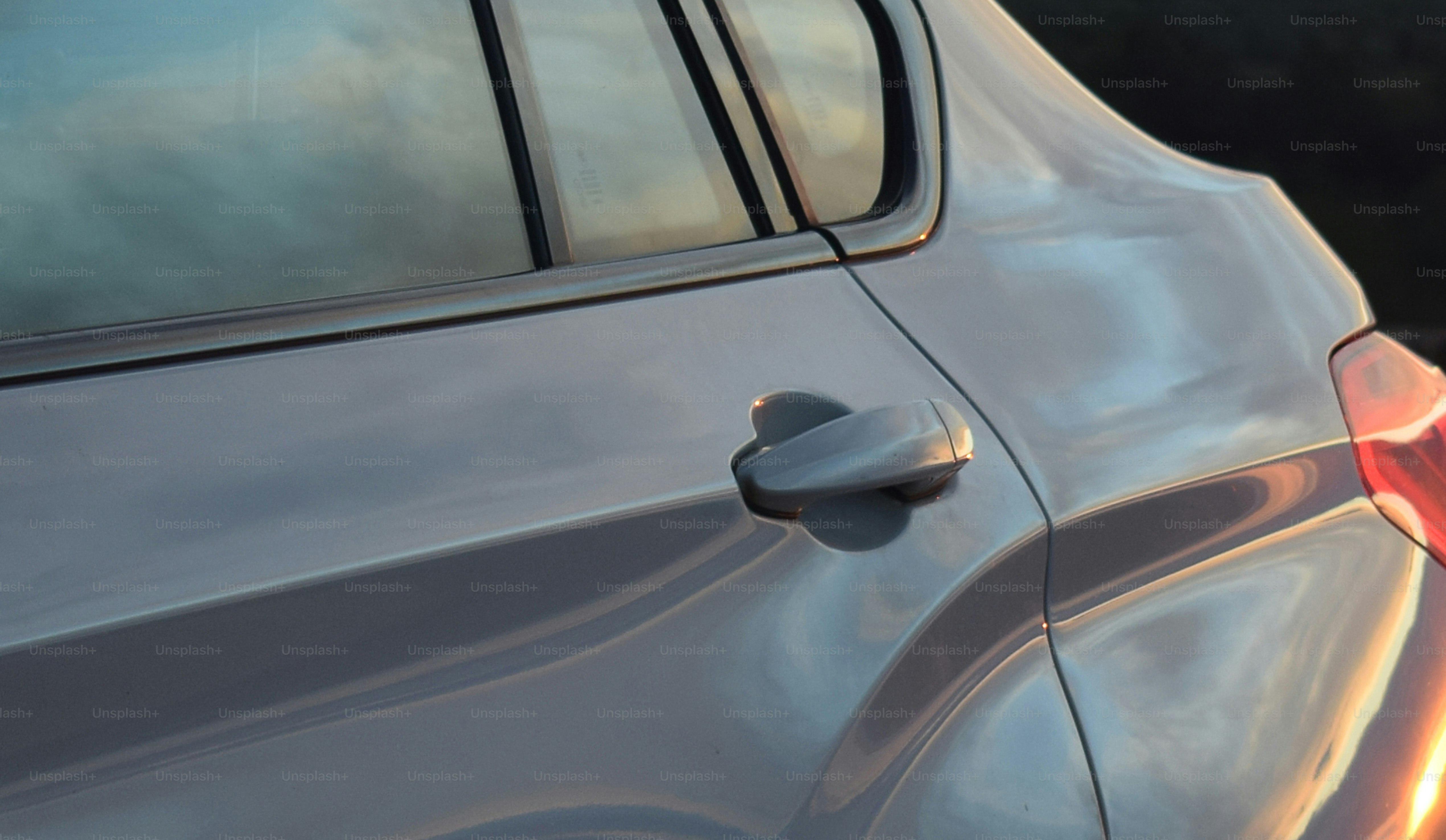 un gros plan du feu arrière d’une voiture