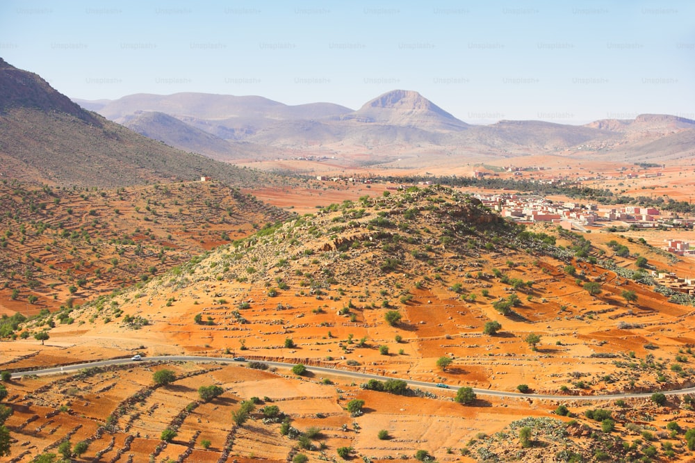 모로코 남부의 돌 사막