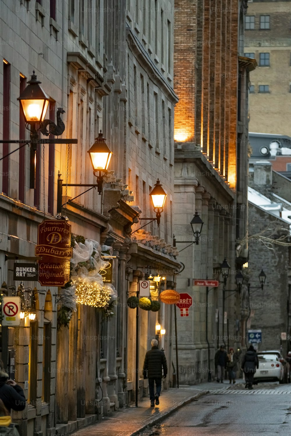 거리 장면. 겨울철 몬트리올의 야외 사진.