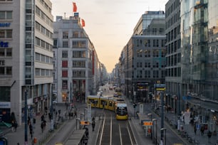 Bahnhof Berlin Friedrichstraße, estación de metro, centro de la ciudad, puesta de sol, Alemania