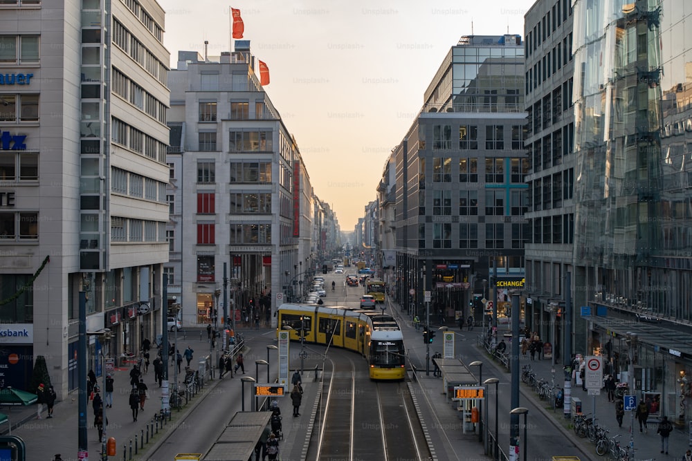 Bahnhof Berlin Friedrichstraße, stazione della metropolitana, centro citta', tramonto, Germania