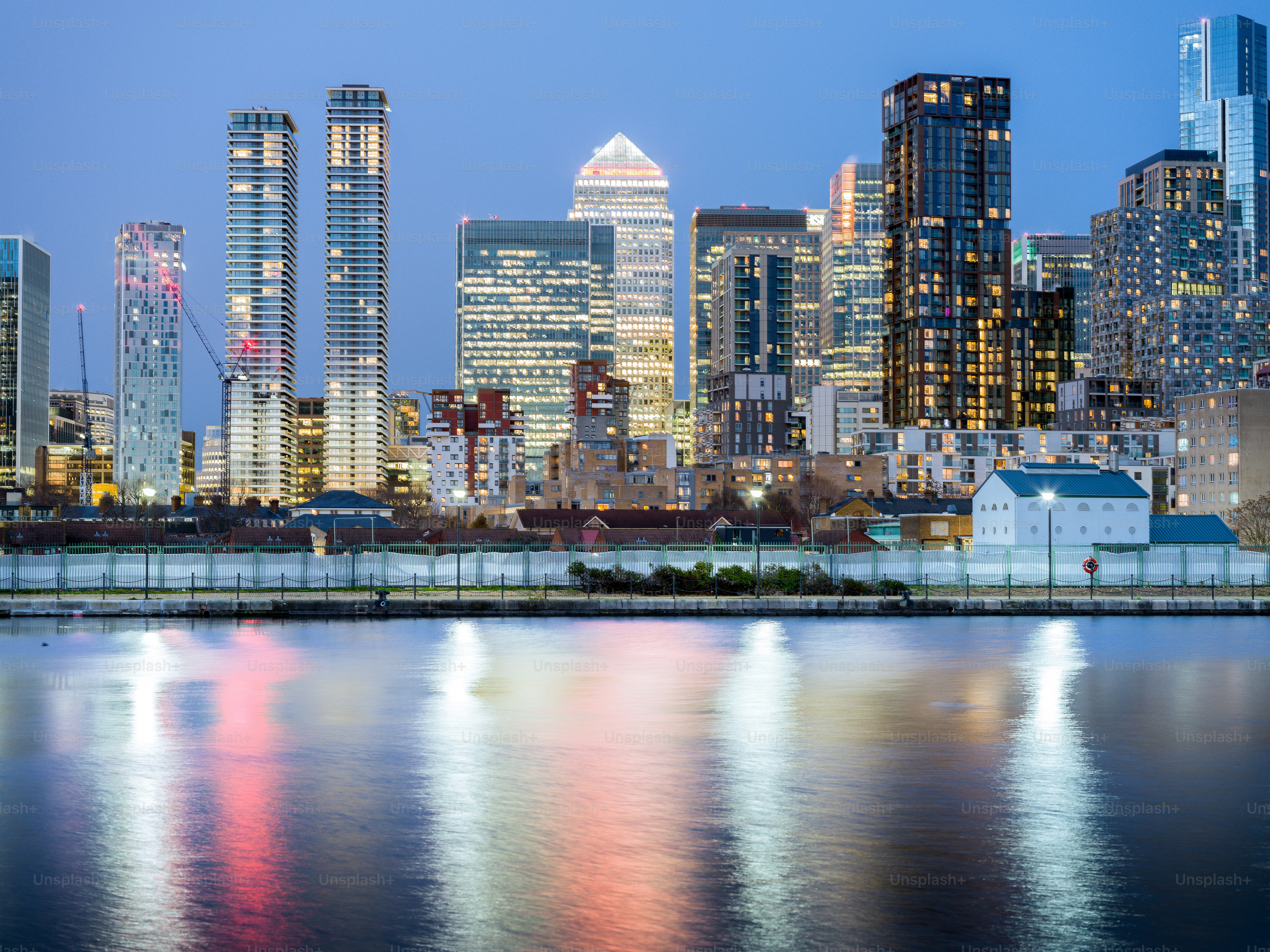 El horizonte de Canary Wharf al atardecer. Londres. Reino Unido