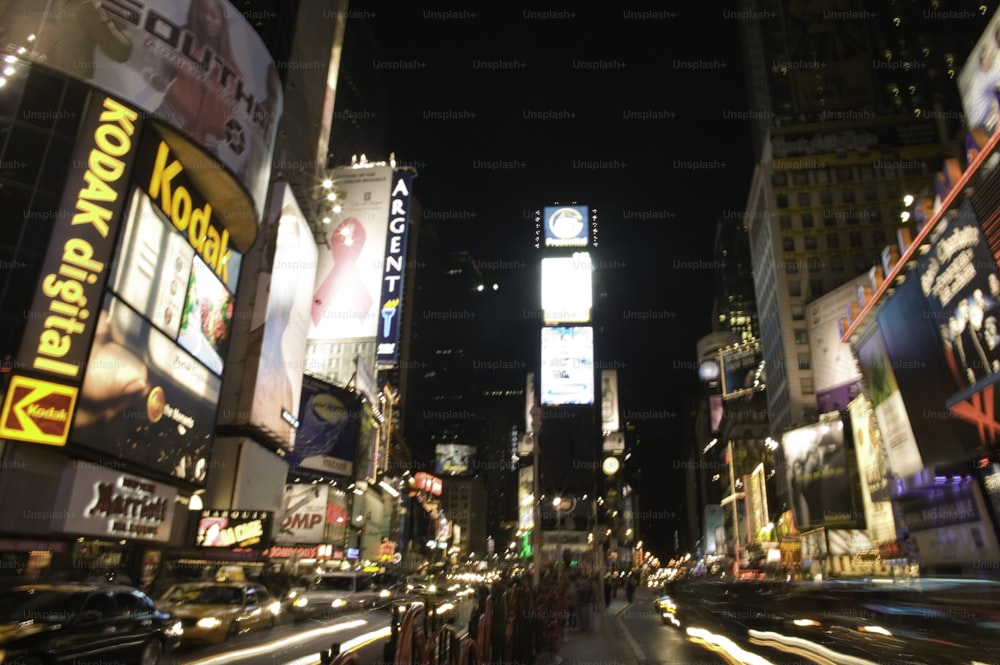 a city street filled with lots of traffic at night