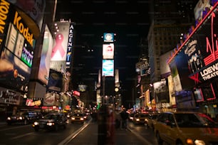 a city street filled with lots of traffic at night