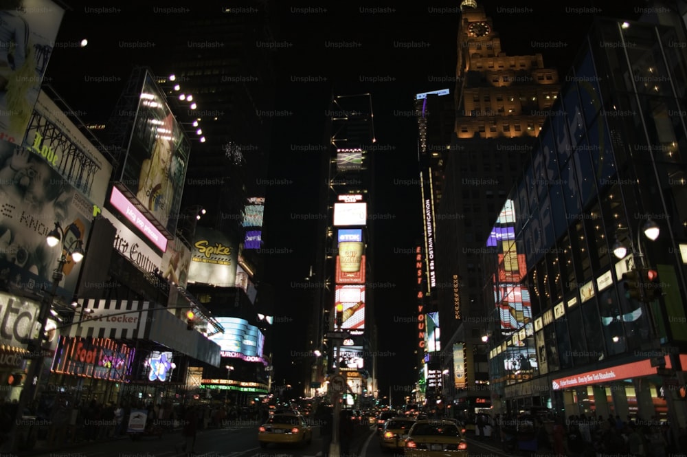 a city street filled with lots of traffic at night