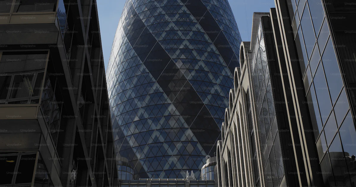 Building From 2005 Aug 2005. photo – Sir norman foster building Image on Unsplash