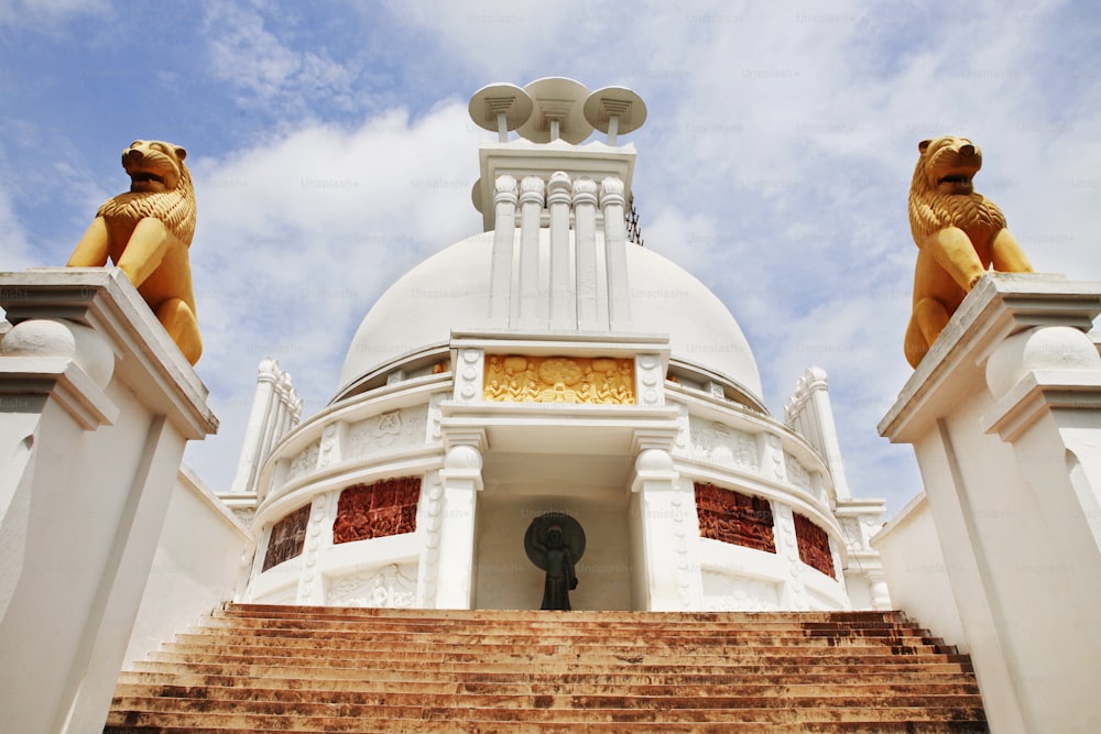 a white building with two golden lions on top of it
