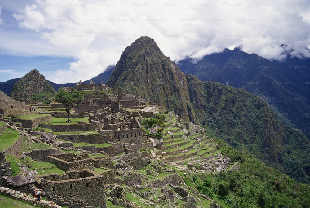 the ruins of the ancient city of machaca picach