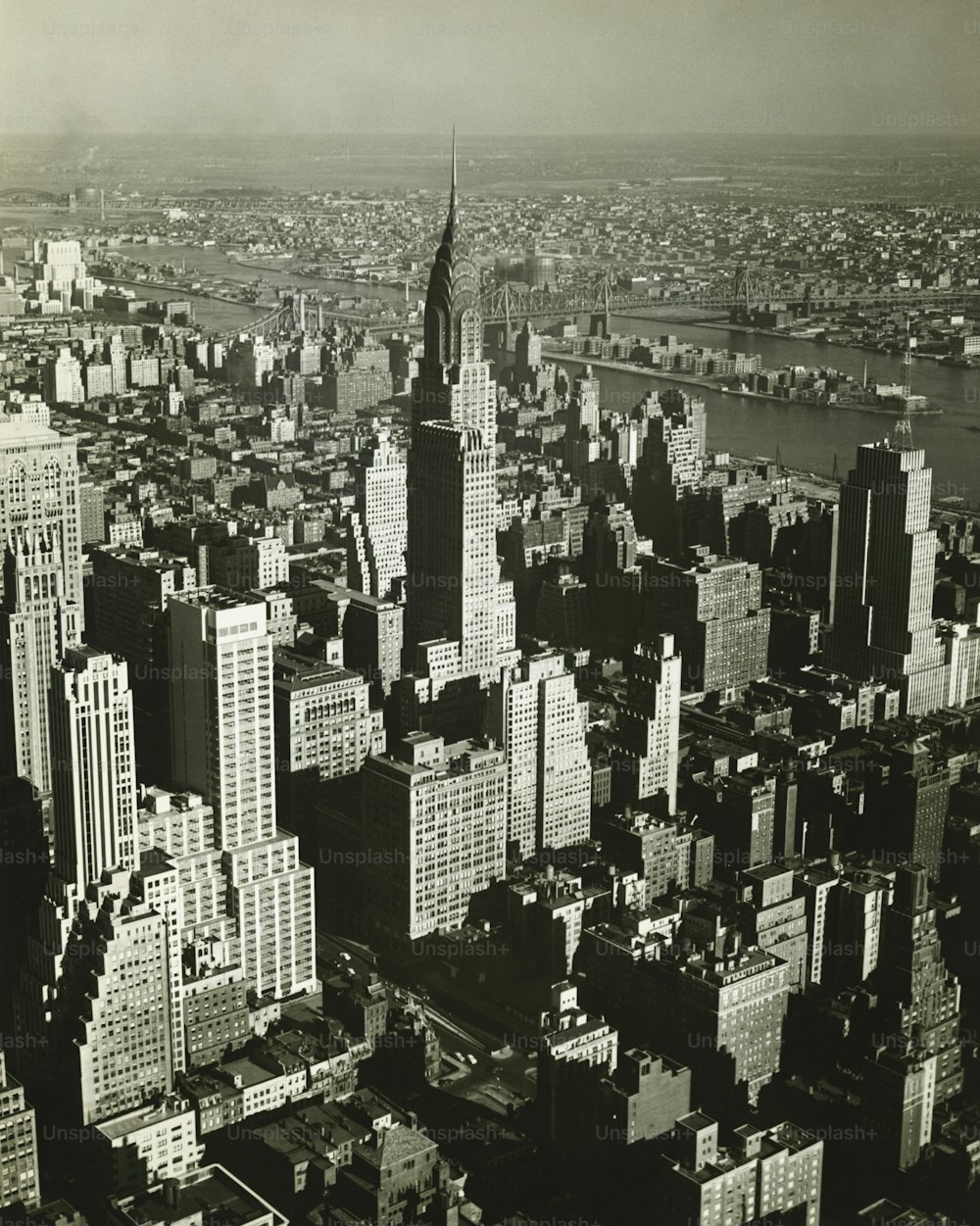 Uma foto em preto e branco da cidade de Nova York