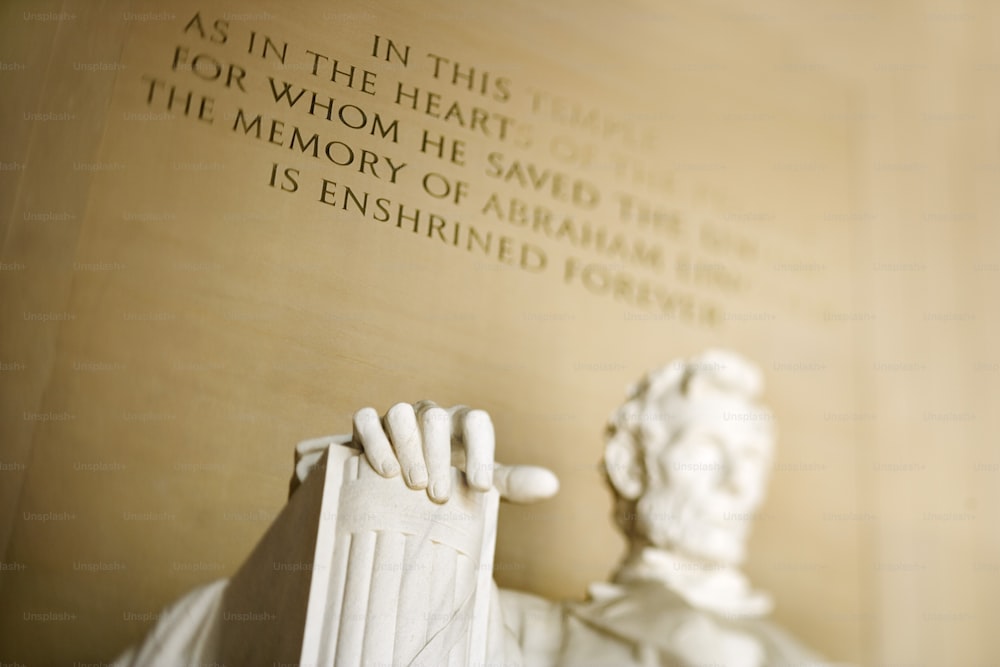 a close up of a statue of abraham lincoln