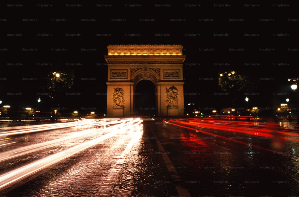a night time picture of the arc of triumph
