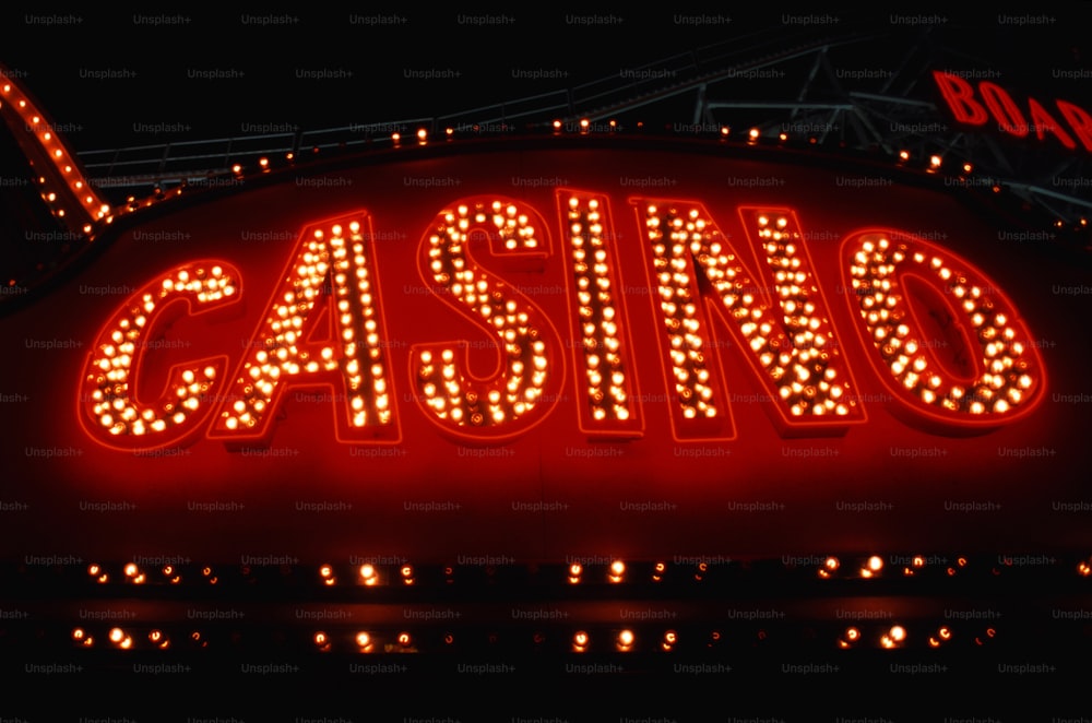 Un letrero de neón que dice casino casino