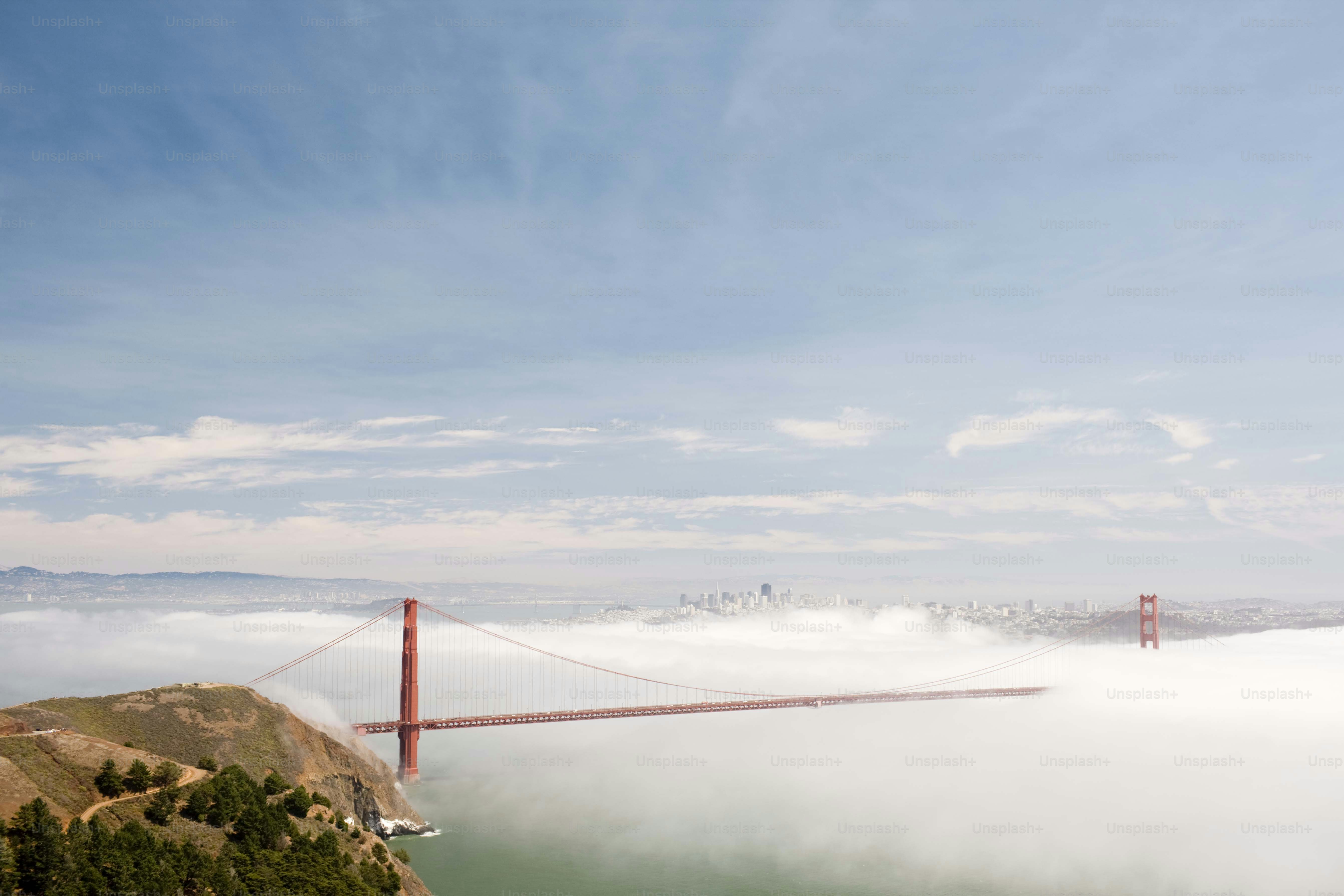 Une vue brumeuse sur le Golden Gate Bridge