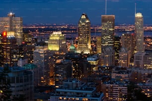 Skyline di Montreal alla notte