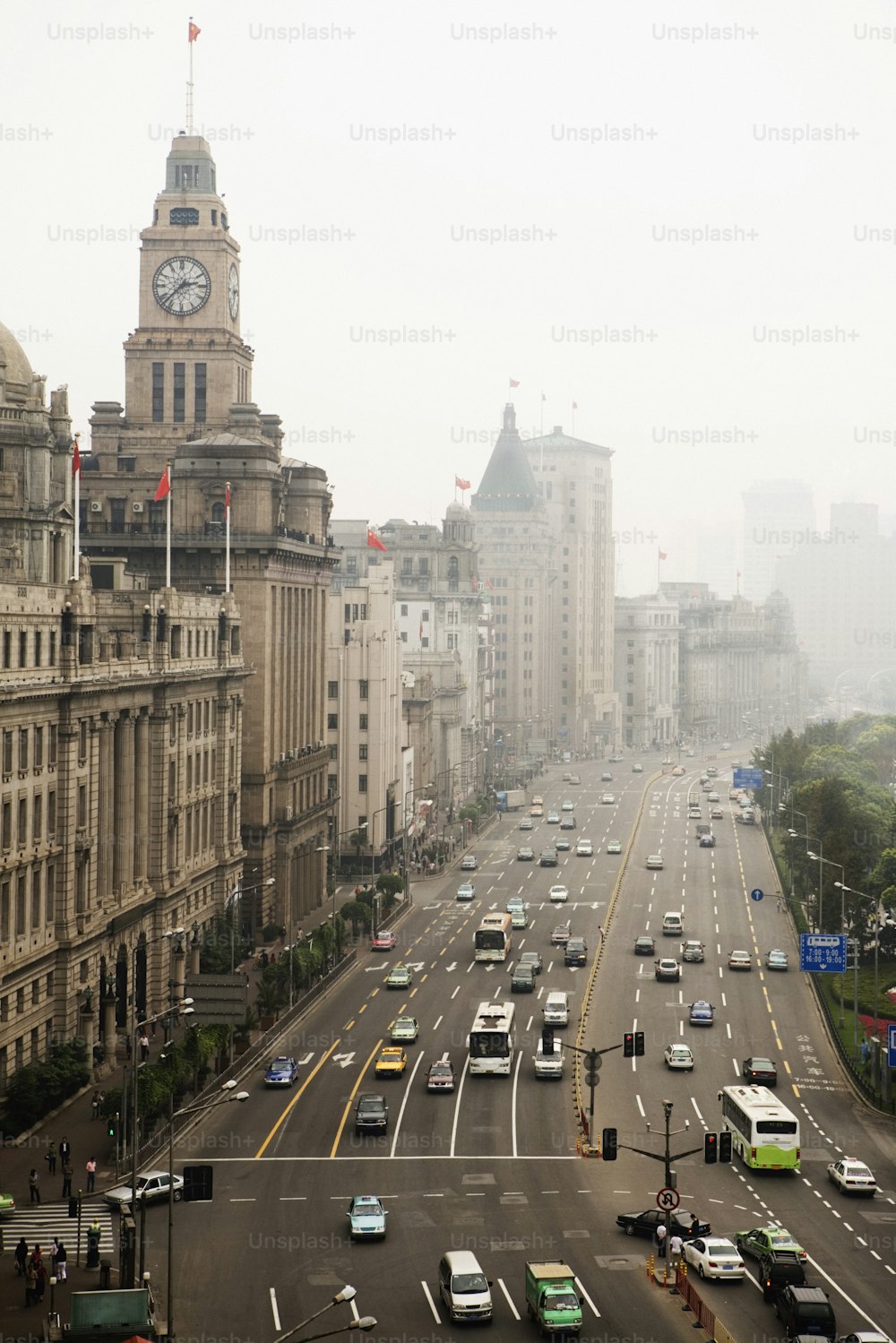 a city street filled with lots of traffic