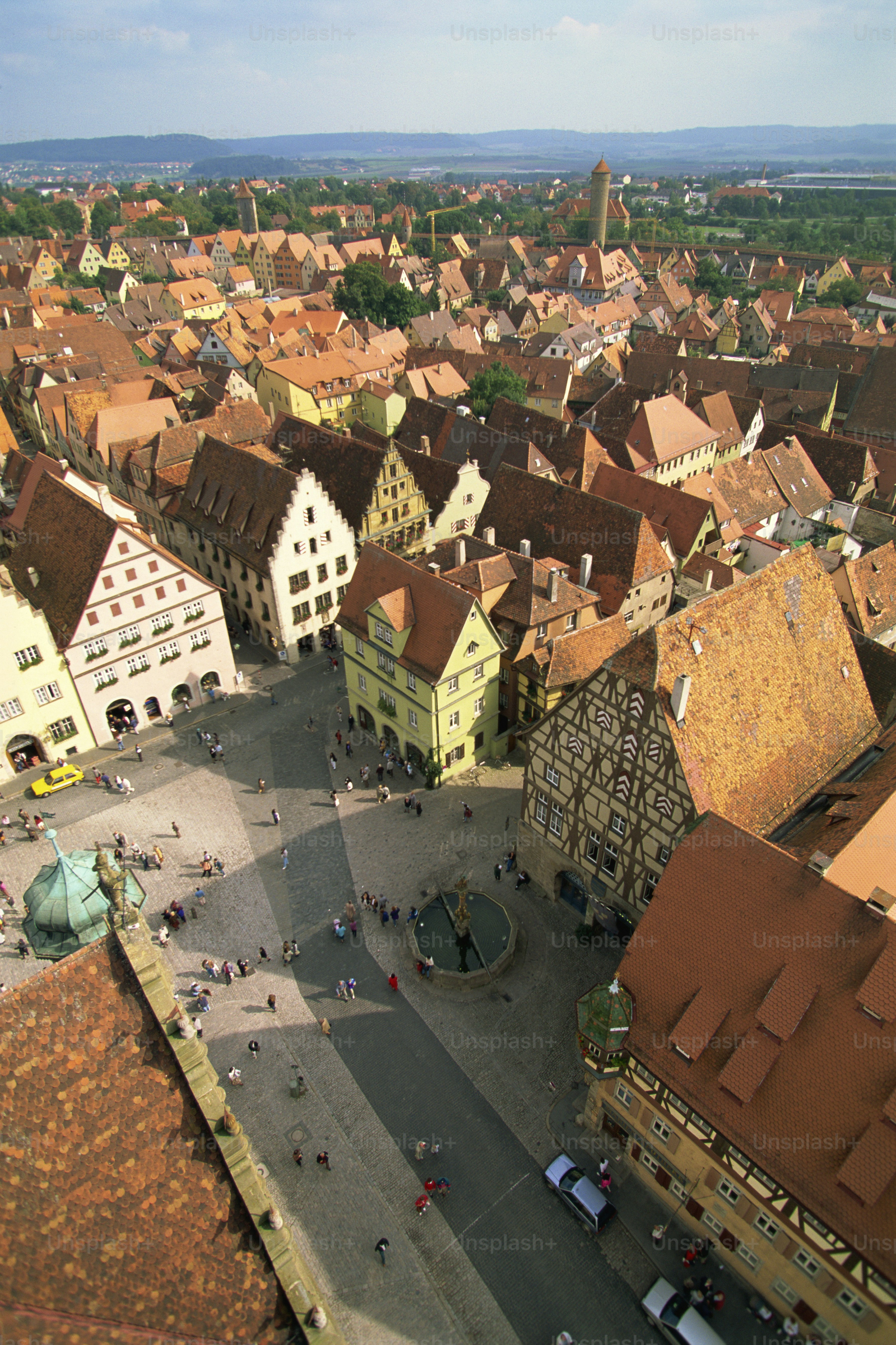 Une vue aérienne d’une ville avec beaucoup de bâtiments