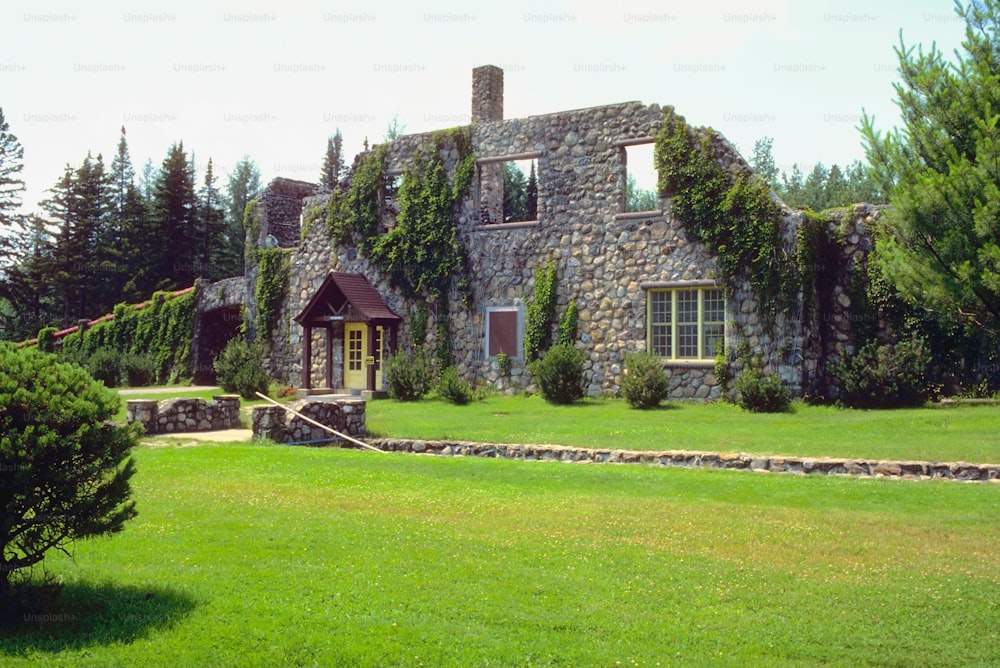 a stone house with ivy growing all over it