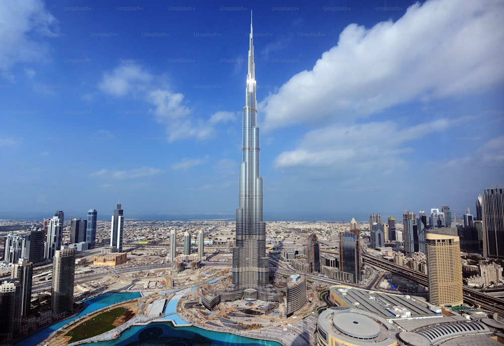 O edifício mais alto do mundo, o Dubai Burg tem mais de 800 metros de altura