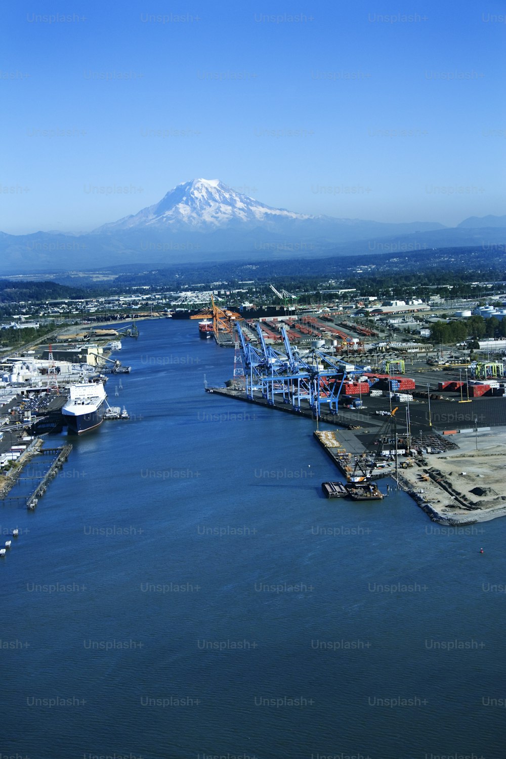 a large body of water with a mountain in the background