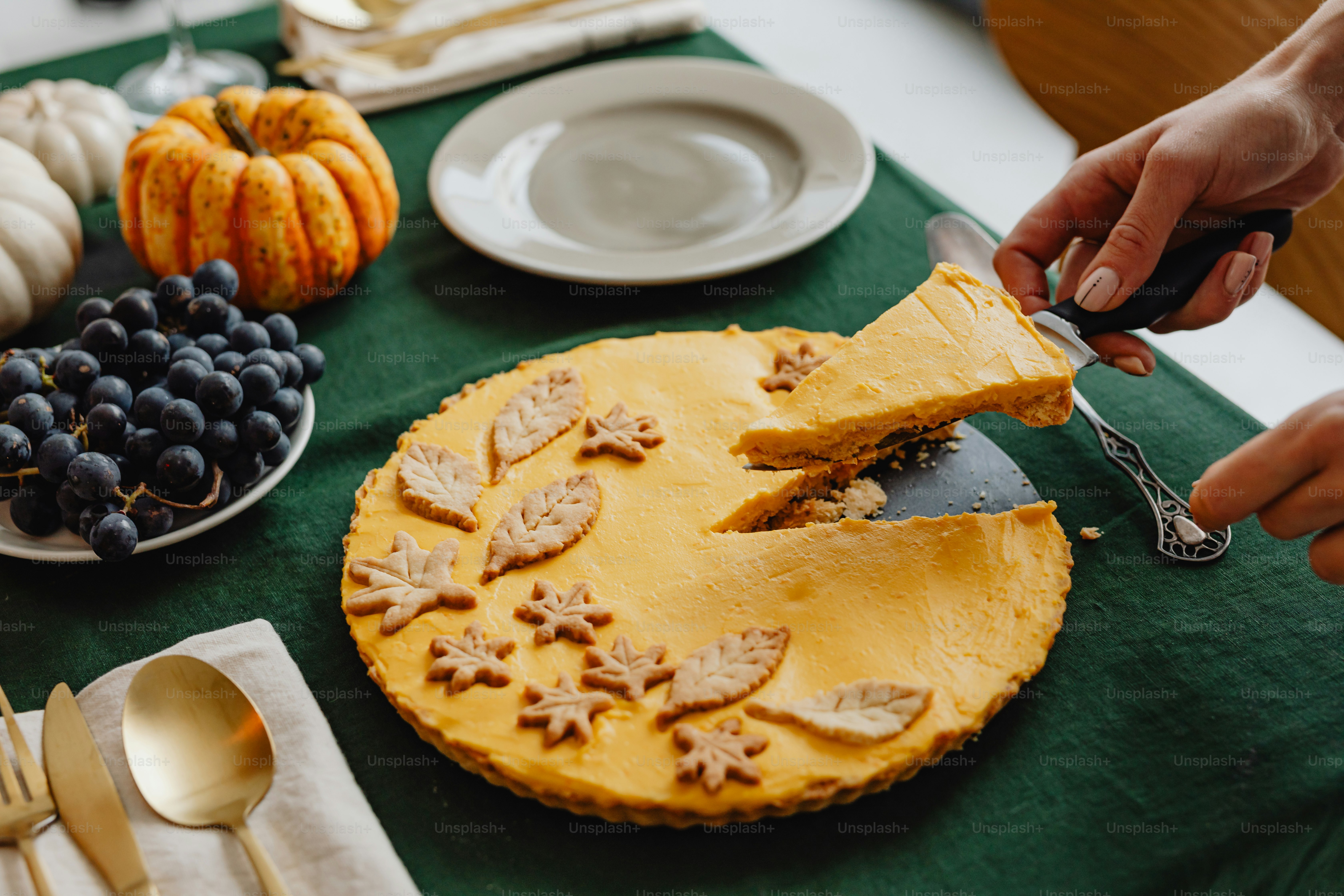 A person cutting a pie with a knife photo – Family Image on Unsplash