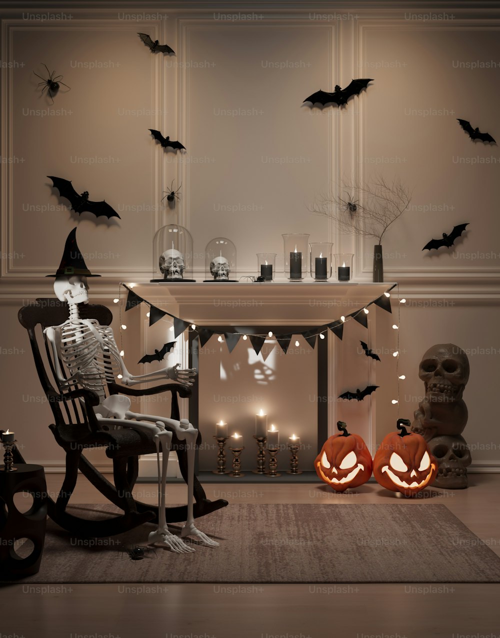 Ein Wohnzimmer, das für Halloween mit Kürbissen dekoriert ist