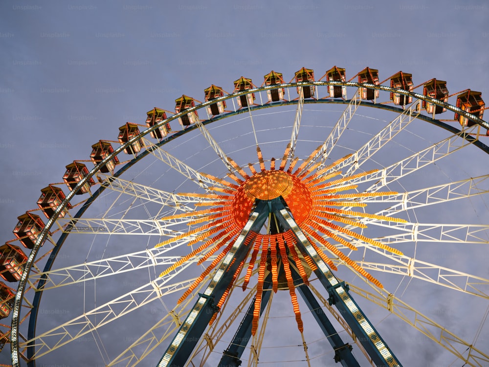 a large ferris wheel on a cloudy day