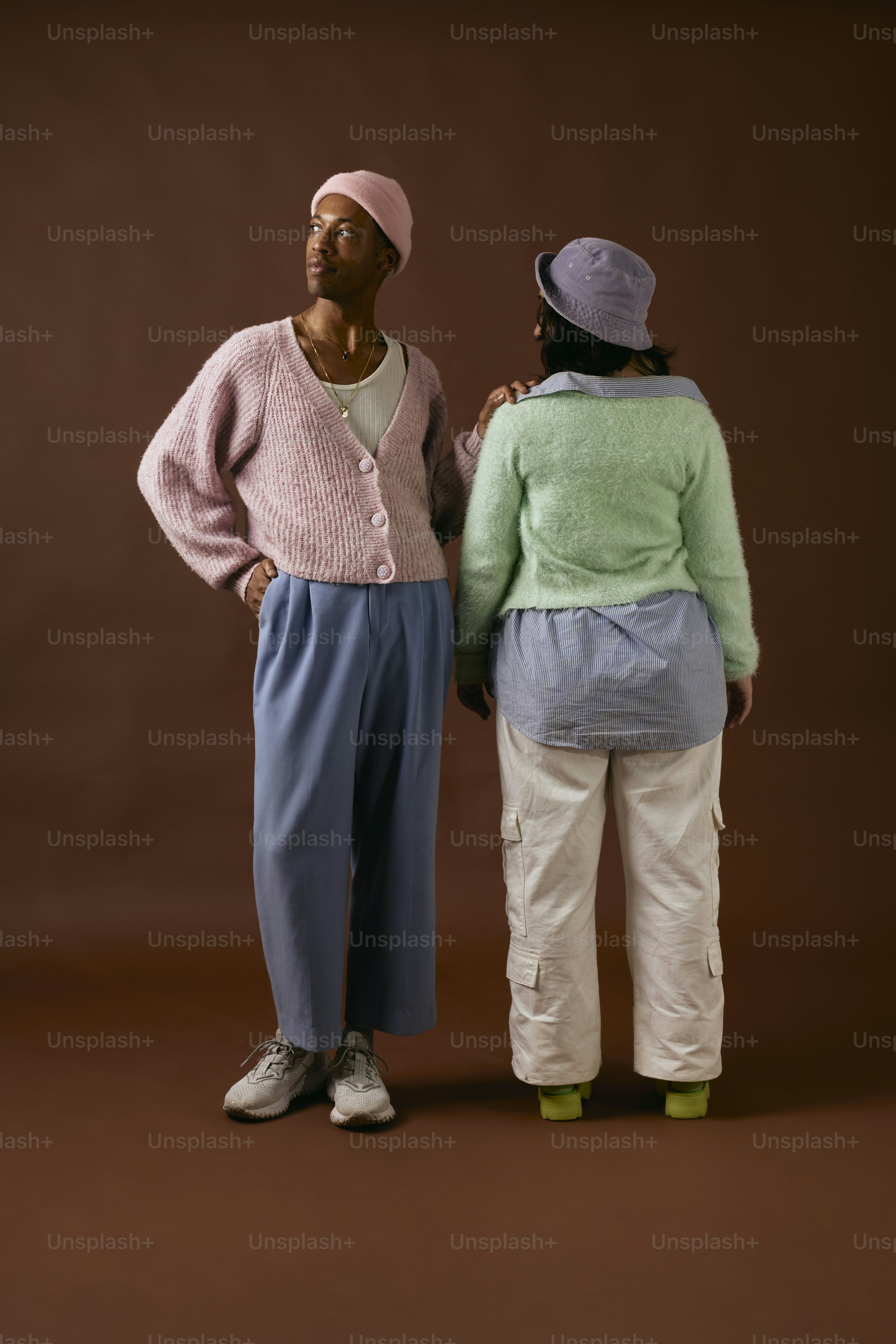 premium_photo-1695844418793-af440ea43b86?ixid=M3wxMjA3fDB8MXxzZWFyY2h8NTd8fFN0eWxpc2glMjBvdXRmaXRzfGVufDB8fHx8MTczNTkwOTIzN3ww%5Cu0026ixlib=rb-4.0.3