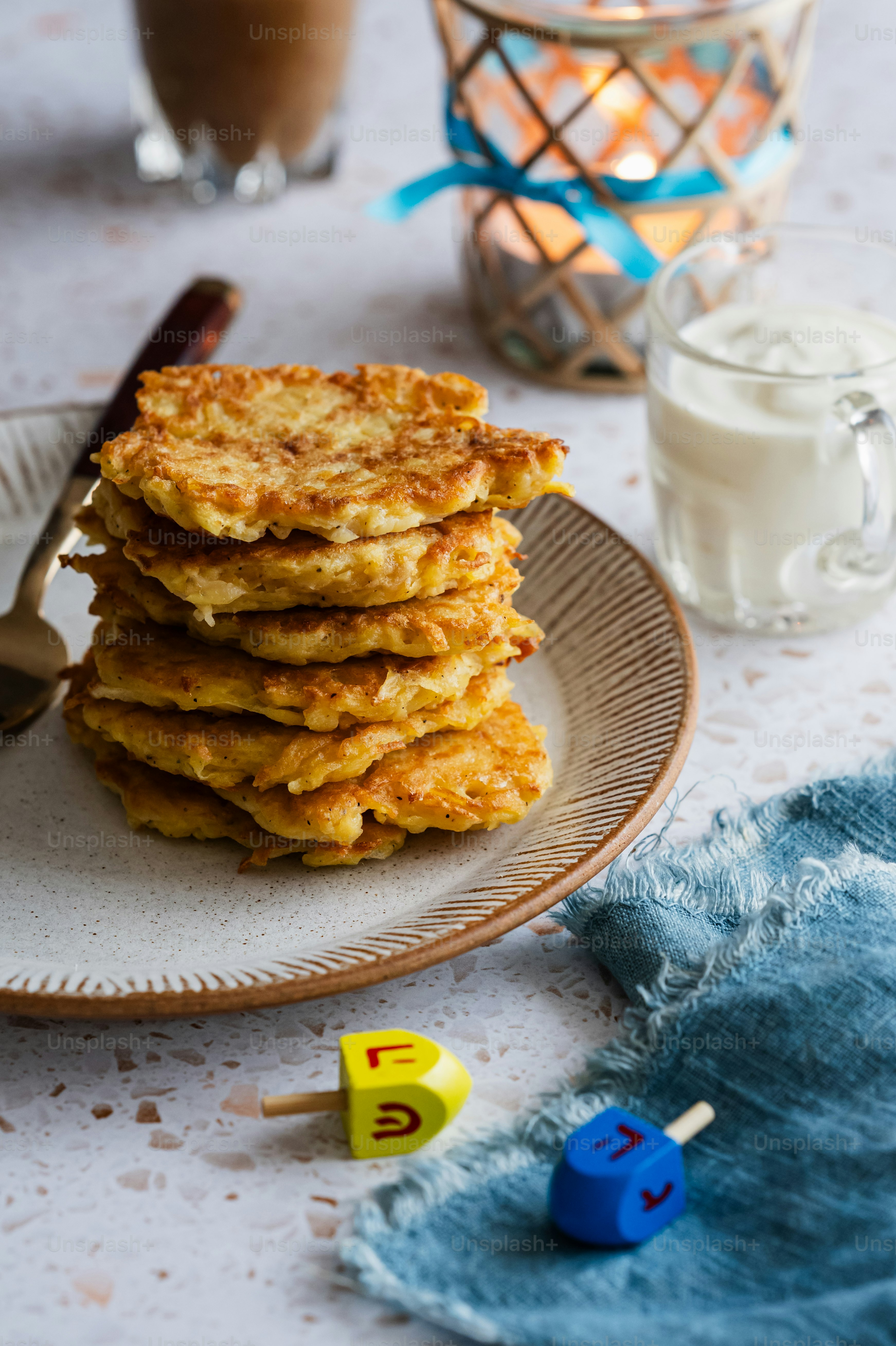 a stack of pancakes sitting on top of a plate