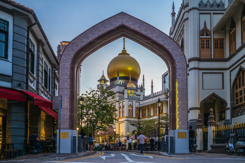 vista da rua de Singapura com Masjid Sultan