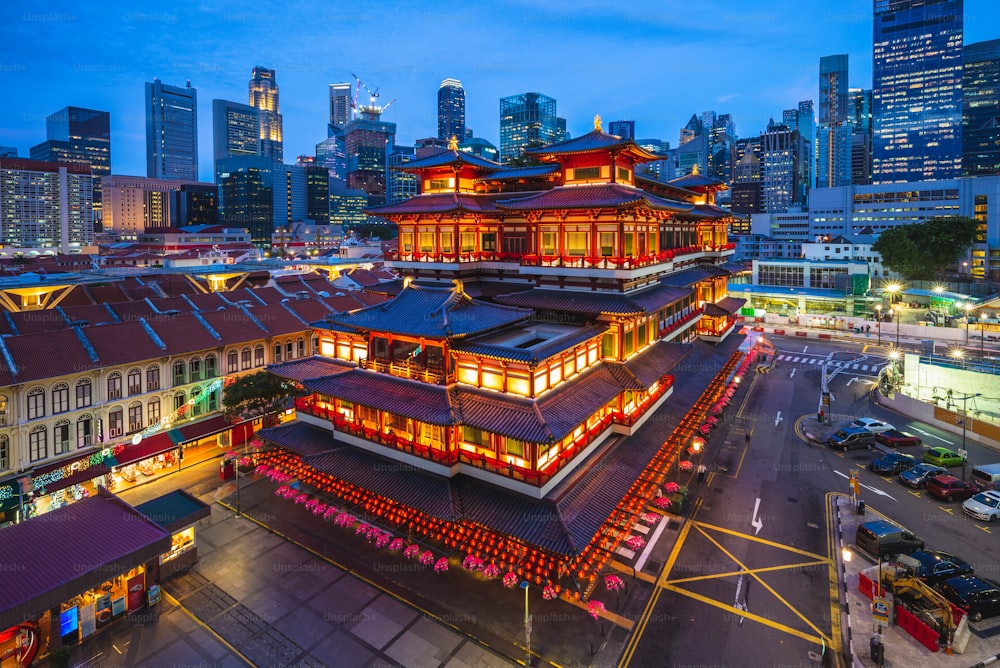 buddha tooth temple in chinatown, singapore