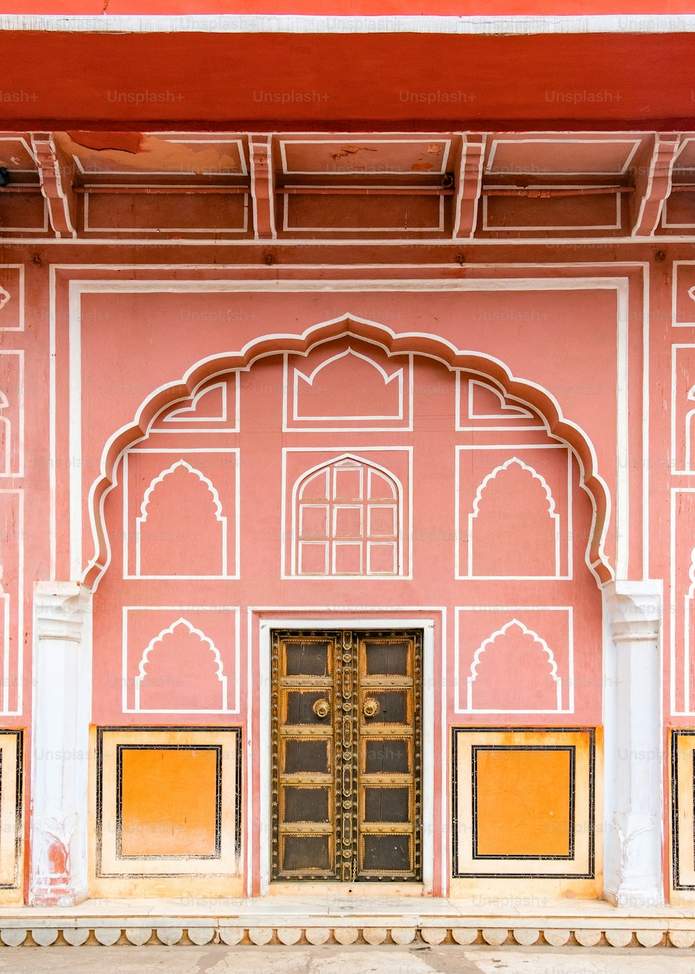 Palacio de la ciudad de Jaipur en la ciudad de Jaipur, Rajasthan, India. Un patrimonio de la humanidad de la UNESCO conocido como hermosos elementos arquitectónicos de color rosa. Un destino famoso en la India.
