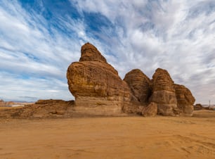Formations de grès et de calcaire formées naturellement dans la région d’Al Madinah, dans l’ouest de l’Arabie saoudite.
