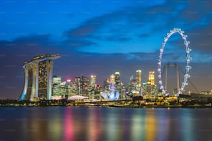 Skyline von Singapur in der Marina Bay und den Gärten