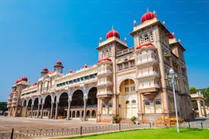 Le palais de Mysore est un palais historique et une résidence royale à Mysore en Inde